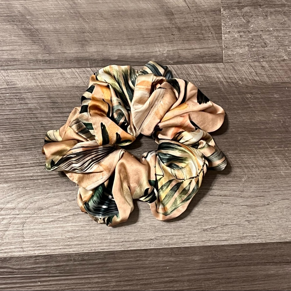 Oversized Scrunchie